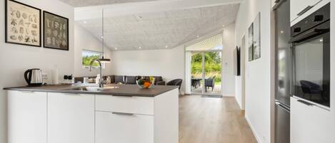 Fridge, dishwasher, coffee/tea maker