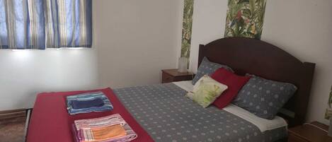 WiFi, bed sheets