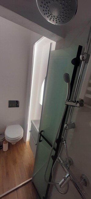 Shower, towels, soap, shampoo