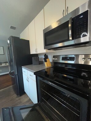 Microondas, horno y parrilla de estufa 