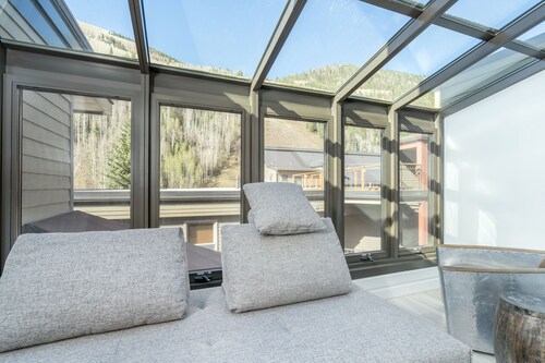 Ski In/Ski Out-30 second walk to lift- Downtown Telluride-Hot Tub-Free Parking