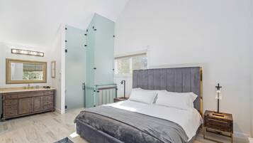 2 habitaciones, tabla de planchar con plancha y cuna de viaje