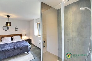 3 chambres, fer et planche à repasser, lit parapluie, Wi-Fi gratuit