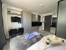 Basic-Apartment | 1 Schlafzimmer, laptopgeeigneter Arbeitsplatz, kostenloses WLAN