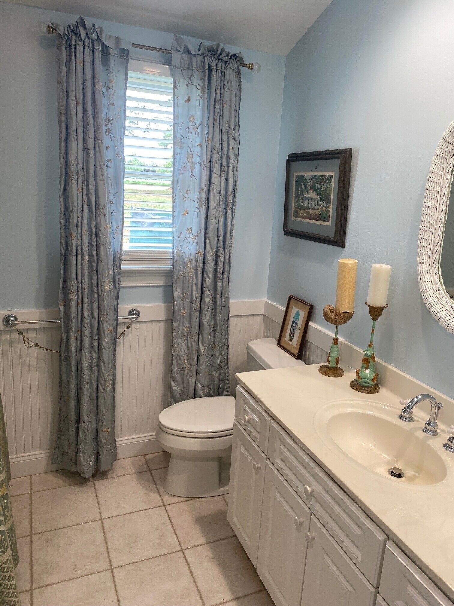 Right next to Rappahannock River with a million dollar view from the pool.