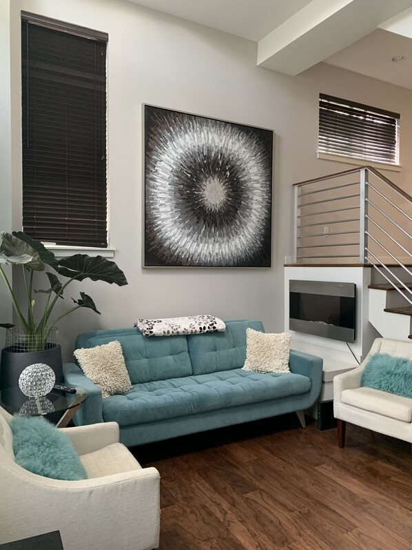 TV, offices - City Center Oasis (Seattle)