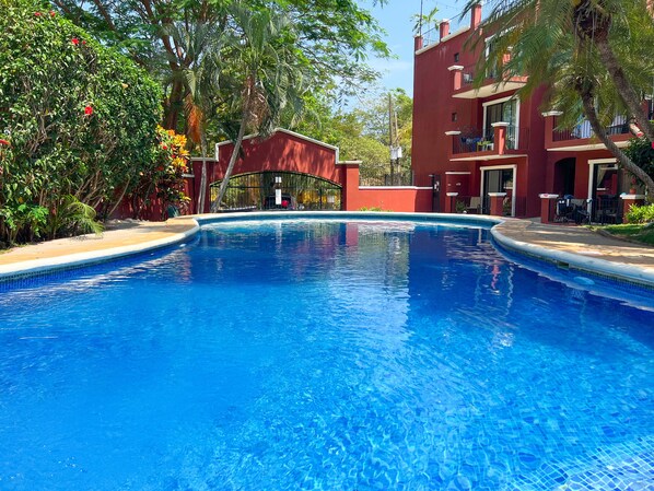 Outdoor pool - 2BR/2BR w/Rooftop Terrace, steps from the Beach, Tamarindo Condo (Tamarindo)