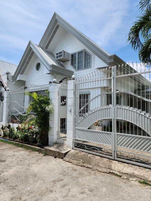 Façade de l’hébergement