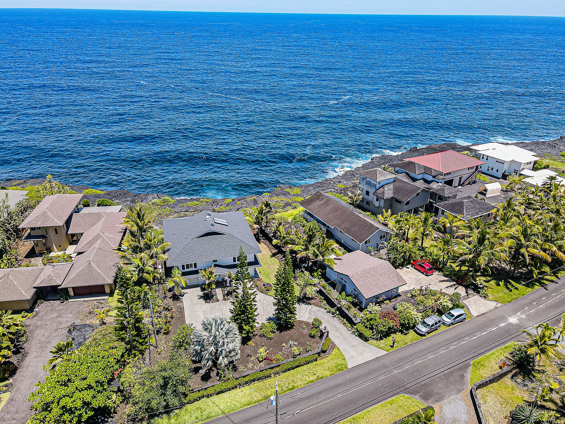 Pele's Paradise- Oceanfront with A/C!