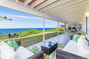 Outdoor dining - Pele's Paradise- Absolute Oceanfront Paradise with Air Conditioning! (Keaau)