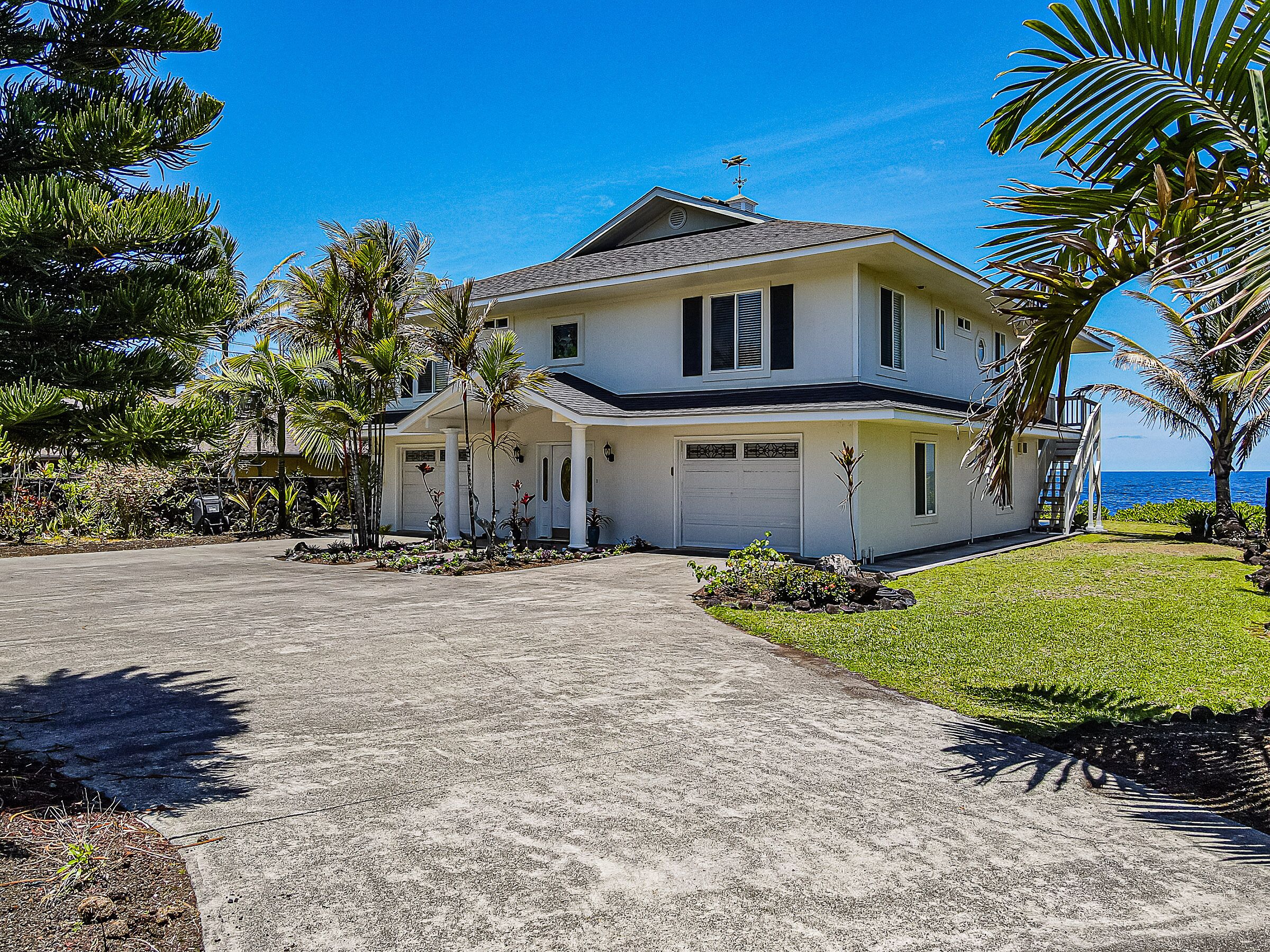 Pele's Paradise- Oceanfront with A/C!