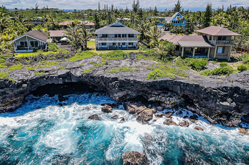 Pele's Paradise- Oceanfront with A/C!