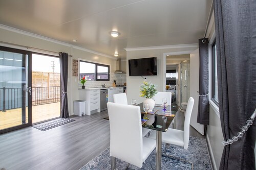 Affordable Modern Accommodation in the Heart of Westport