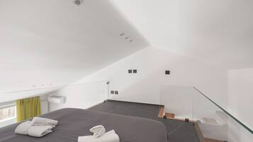 2 Schlafzimmer, Schreibtisch, schallisolierte Zimmer