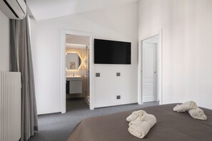 2 camere, una scrivania, insonorizzazione, ferro/asse da stiro