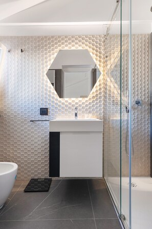 Regadera, amenidades de baño gratuitas, secadora de cabello, bidet 