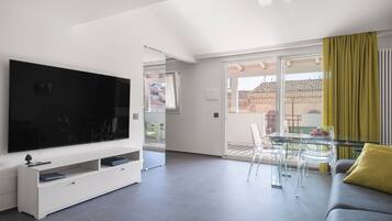 Smart TV, video games