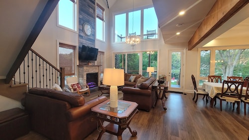 Lovely Newly Built Cottage by the Water