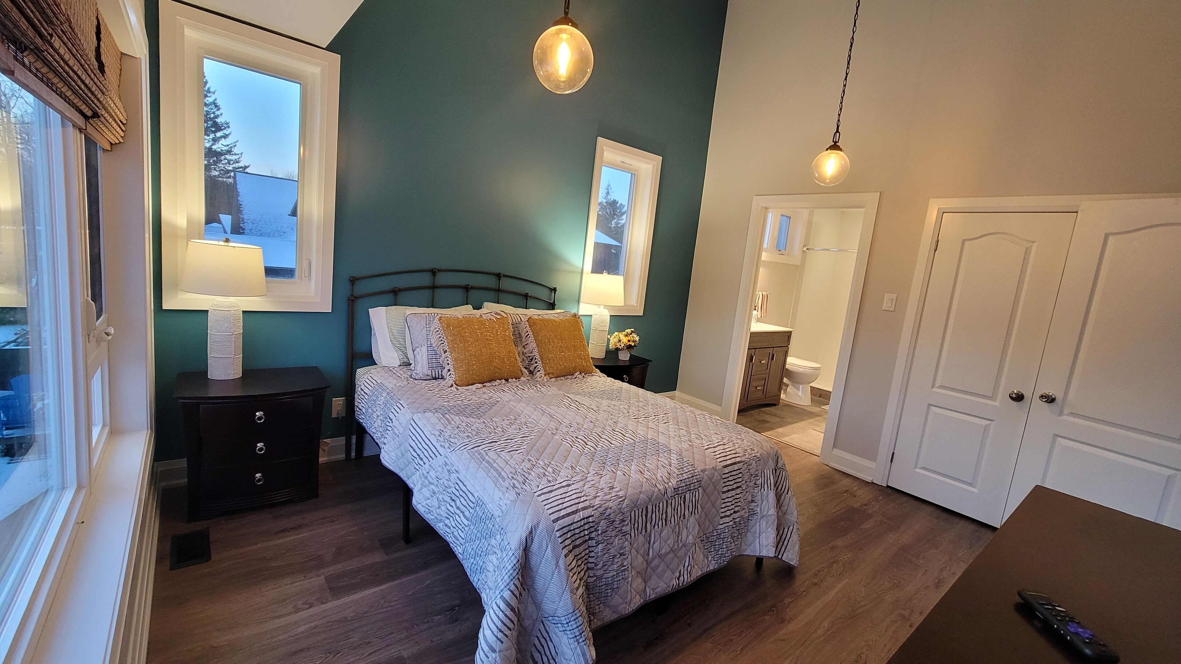 Lovely Newly Built Cottage by the Water