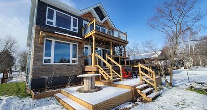 Lovely Newly Built Cottage by the Water