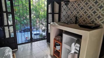 Estudio cama elevada / Vista Remate de montejo | Cortinas blackout, tabla de planchar con plancha y wifi gratis