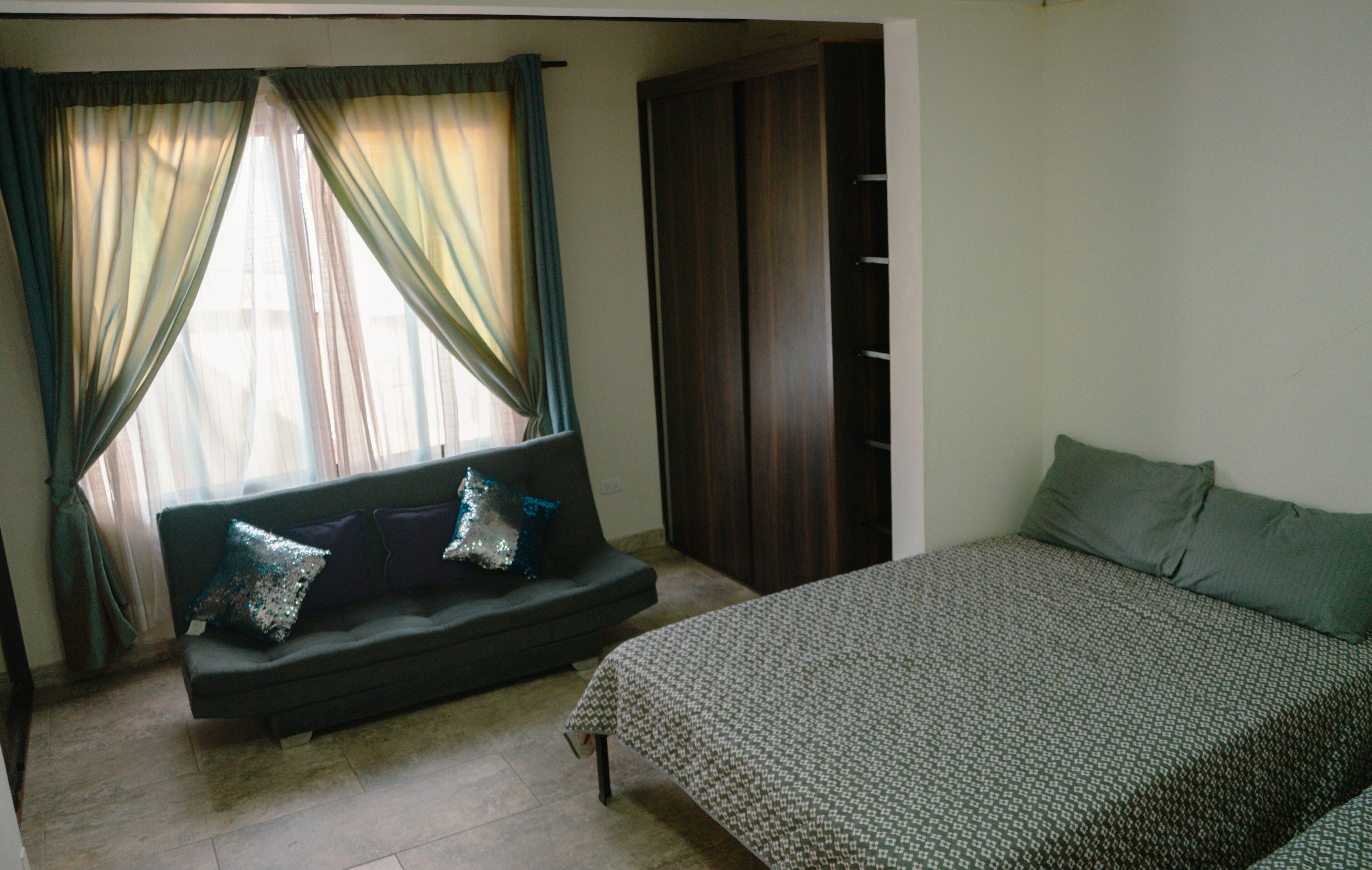 Hermoso Apartamento CON Terreza Ubicado EN EL Centro DE Pereira, Para 6 Personas