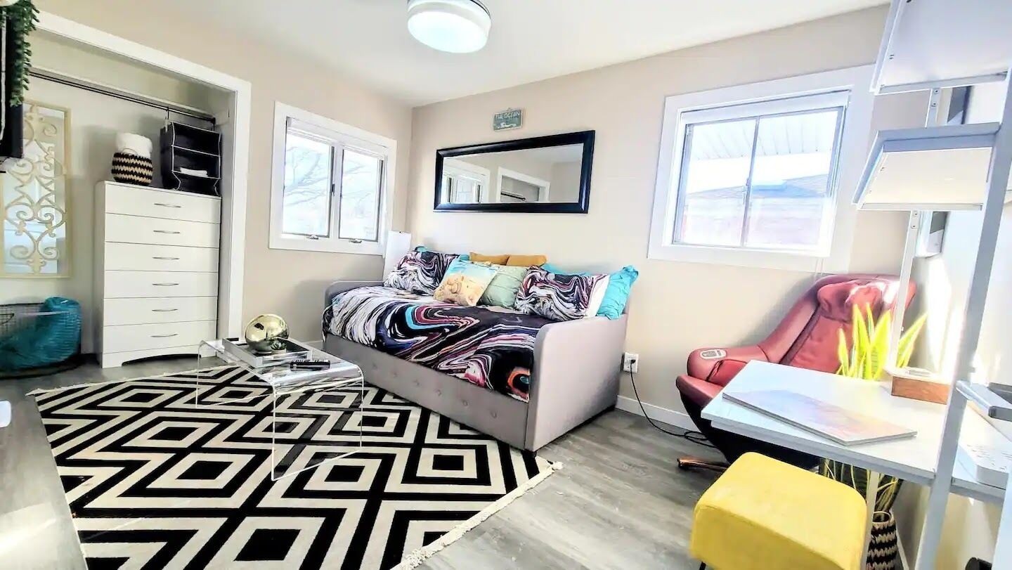 Smart TV, lareira, videogames, mesa de pingue-pongue