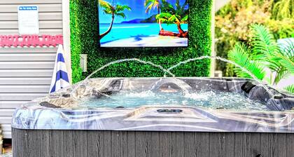 THE GOOD VIBEZ HOUSE! Mini Golf Course,Heated Pool,Hot Tub,Game Room,Angel Wing