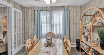 Boardwalk Bungalow | Whole House Downtown OC