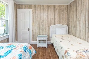 4 bedrooms, WiFi, bed sheets
