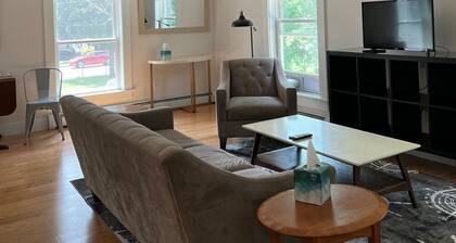 Captain's Quarters at Waldo Emerson Inn Carriage House, 2nd floor 2 bdrm/1 bath