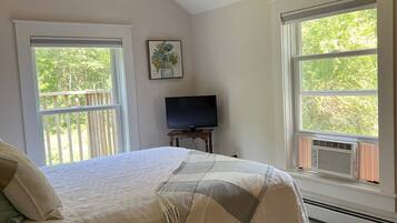 2 bedrooms, desk, iron/ironing board, travel crib