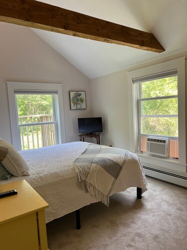 Captain's Quarters at Waldo Emerson Inn Carriage House, 2nd floor  2 bdrm/1 bath