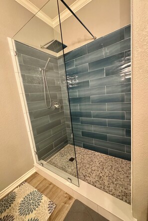 Shower, hair dryer, towels, soap - Beach Blessing with ocean view, 3br/2bath sleeps 8 (Bolivar Peninsula)