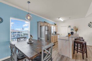Dining - Beach Blessing with ocean view, 3br/2bath sleeps 8 (Bolivar Peninsula)