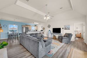 Smart TV, stereo, computer monitors - Beach Blessing with ocean view, 3br/2bath sleeps 8 (Bolivar Peninsula)