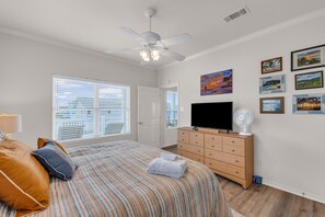3 Schlafzimmer, Schreibtisch, Bügeleisen/Bügelbrett, WLAN