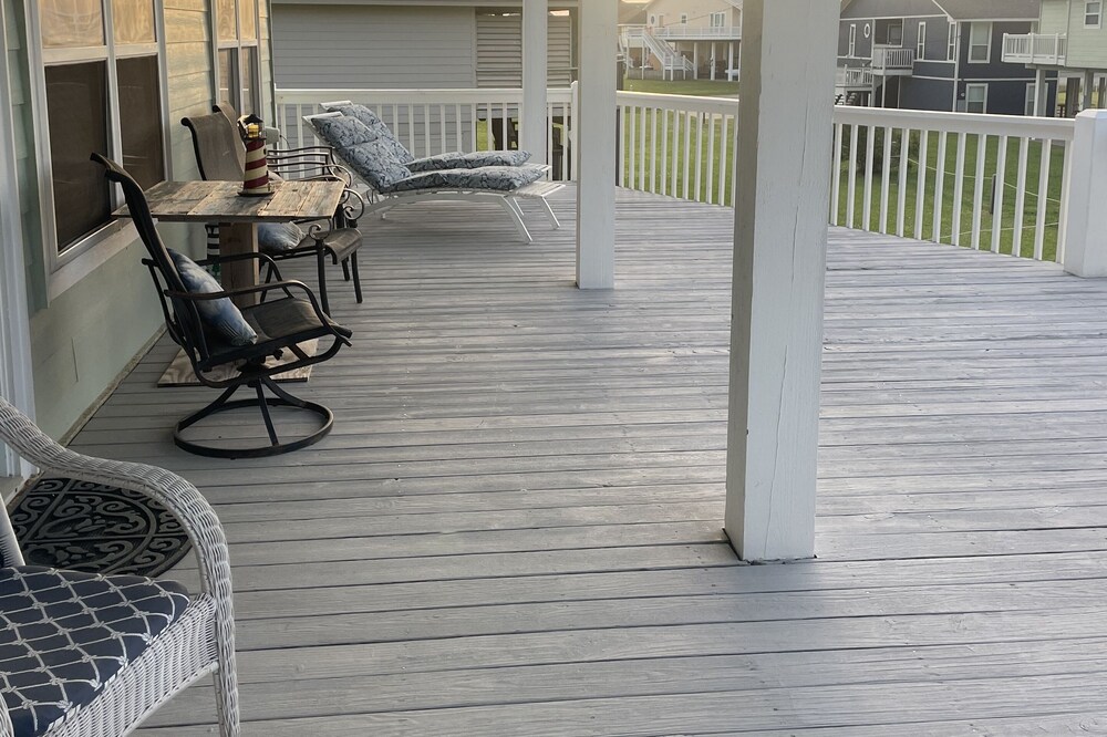Beach Blessing with ocean view, 3br/2bath sleeps 8