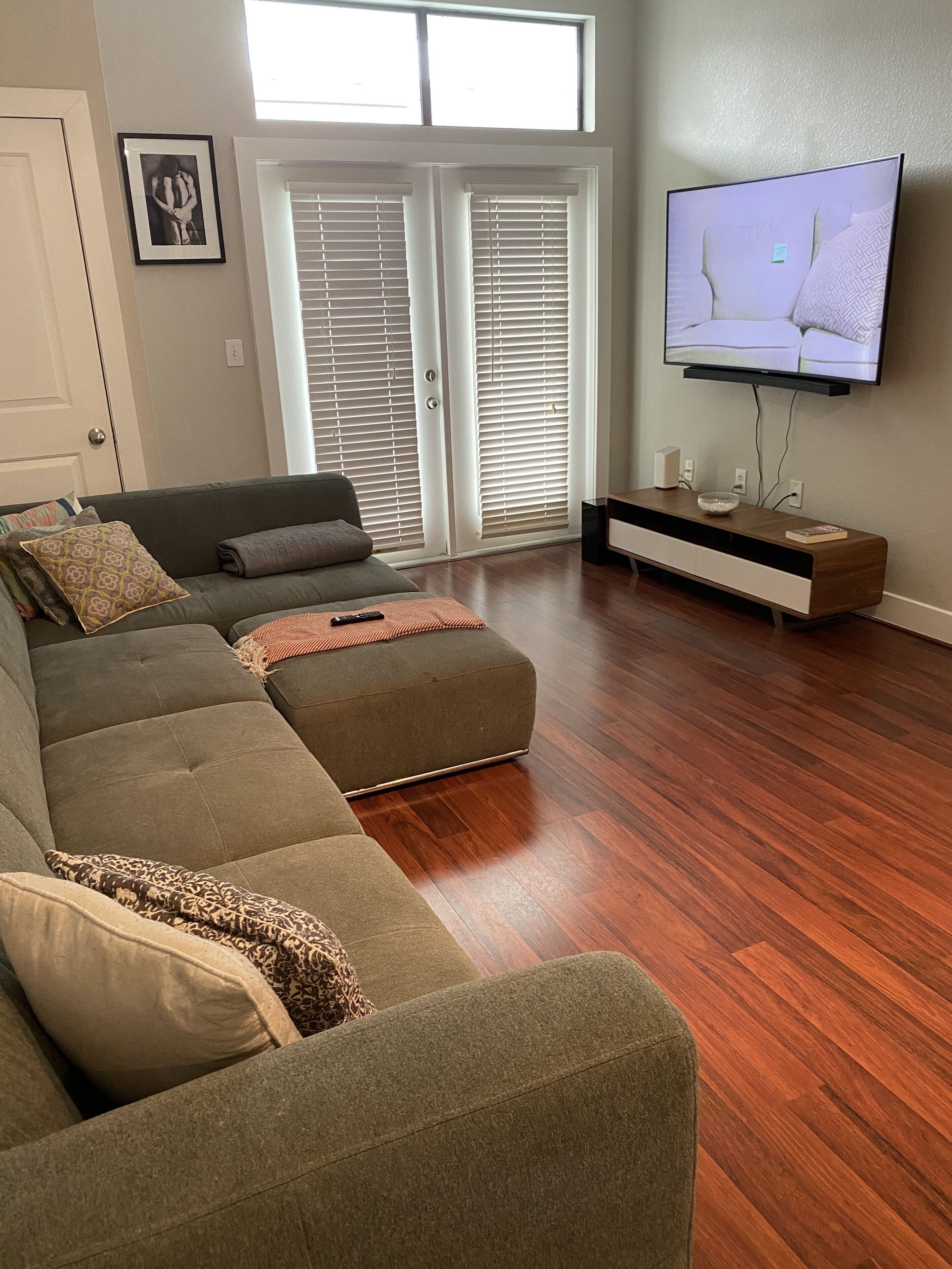 Beautiful Luxury One Bed Room