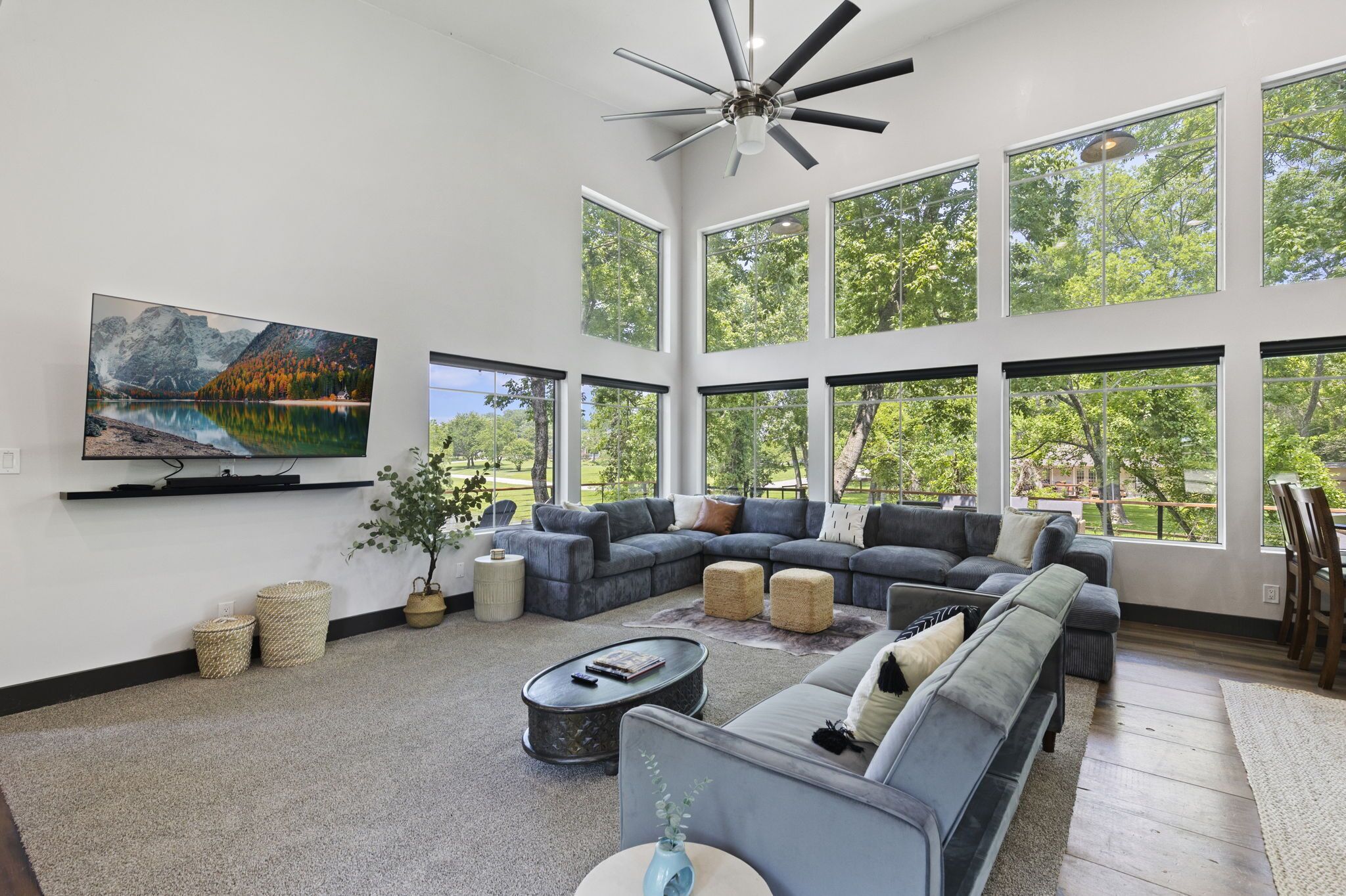 NEW Lux Modern "Treehouse" on Private Lake - Gameroom/Kayacks/Bunkhouse