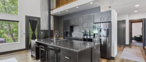 Refrigerador, microondas, horno, placa de cocina