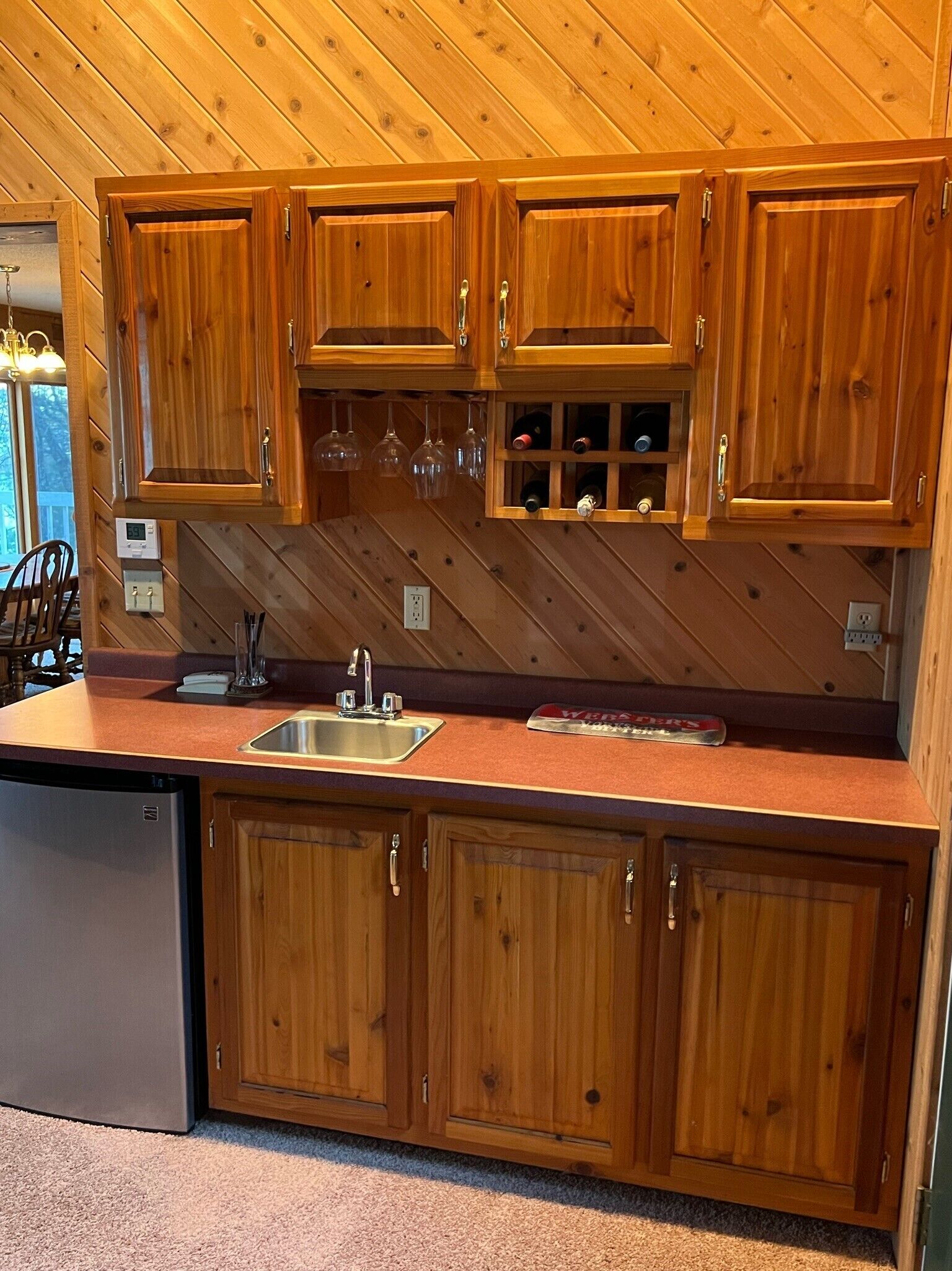 Spacious lakefront cabin on beautiful sand bottom Leader Lake.