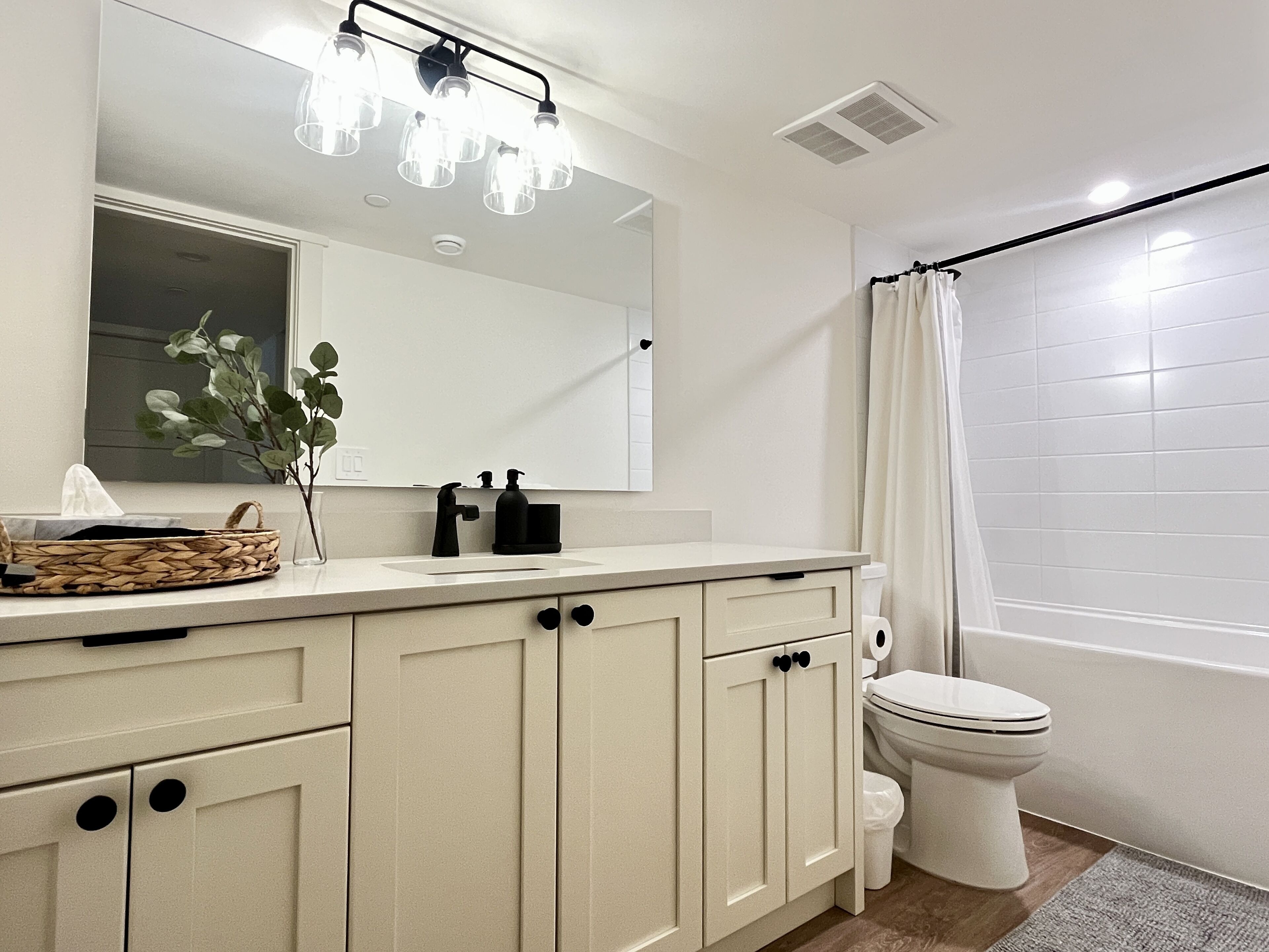 Basement suite near Langley Events Centre