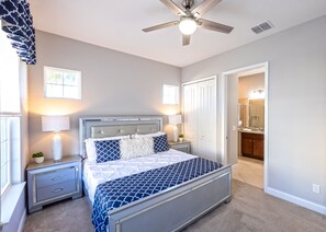 5 habitaciones, tabla de planchar con plancha y cuna de viaje 