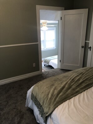3 bedrooms, iron/ironing board, free WiFi, bed sheets - Modern Historic Home (Oklahoma City)
