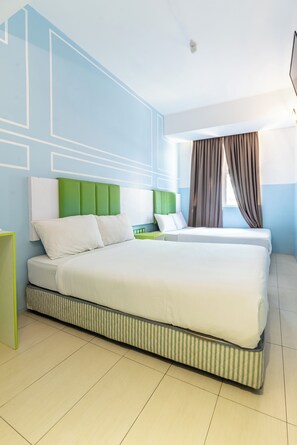 Quadruple Room | Egyptian cotton sheets, premium bedding, in-room safe - The Quay Hotel Bukit Bintang (Kuala Lumpur)