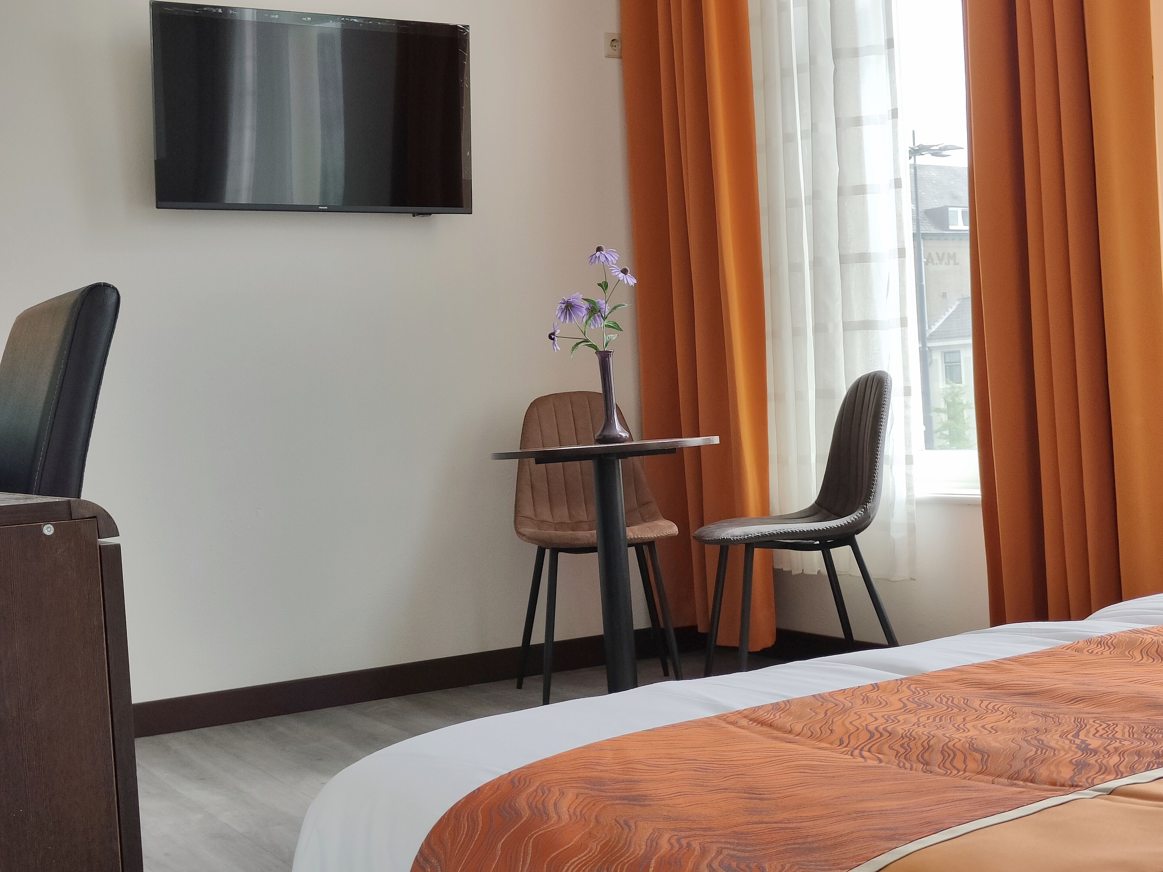 Quarto casal | Escrivaninha, espaço de trabalho para notebook, quartos à prova de som