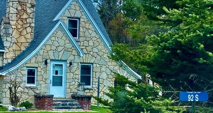 3BR/1.5BA Woodsy Stone Cottage 1 Hr to Pictured Rocks, Hike Trails On-Property