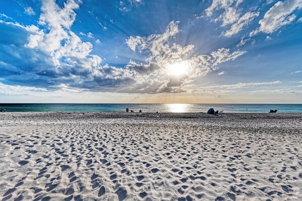 På stranden