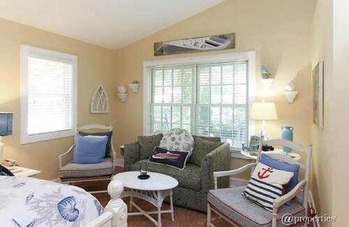 Charming New Buffalo Cottage